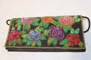 lot 195 image: Vintage Beaded Floral Design Clutch Purse with Mirror