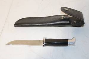 lot 208 image: Buck Fixed Blade Knife with Leather Sheath and Set of 8 Vintage Glassware