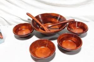 lot 241 image: Set of 5 Wooden Bowls with Serving Utensils