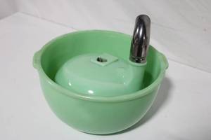 lot 244 image: Vintage Green Mixing Bowl Set with Stainless Steel Strainer