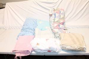 lot 246 image: Lot of 6 Various Blankets and Rugs
