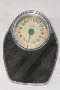 lot 249 image: Vintage Taylor Mechanical Bathroom Scale