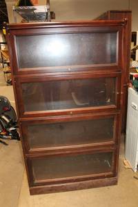 lot 253 image: Wooden Display Cabinet with Glass Doors and Adjustable Shelves