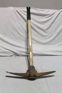 lot 263 image: Heavy Duty Pick Mattock with Wooden Handle