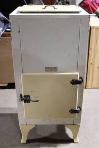 lot 274 image: Polar Air Vintage Refrigerator with Insulation - Unique Collectible