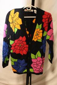 lot 290 image: Vintage Floral Pattern Cardigan Sweater by Chaus - Size Small