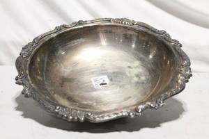 lot 300 image: Vintage Silver Plated Decorative Serving Bowl with Ornate Edge