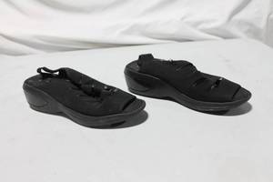 lot 344 image: Pair of Bzees Womens Slip-On Sandals in Black