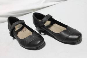 lot 346 image: Taos Womens Black Leather Mary Jane Shoes Size 7