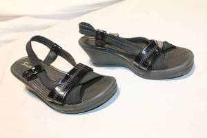 lot 347 image: Pair of Skechers Womens Wedge Sandals in Black