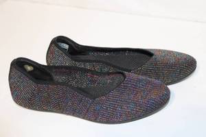 lot 384 image: Size 8.5 Black and Multicolor Flat Shoes by Skechers