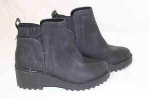 lot 396 image: Black Ankle Boots with Chunky Heels and Side Elastic Panels