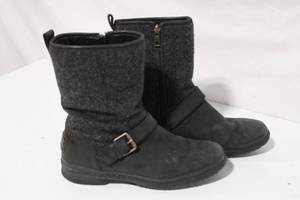 lot 416 image: UGG Waterproof Black and Gray Winter Boots Size 8