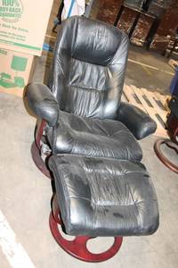 lot 80 image: Used Black Leather Reclining Chair with Ottoman