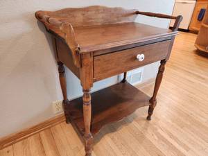 lot 12 image: Antique Washstand