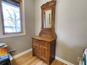 lot 55 image: Antique Mirrored Washstand