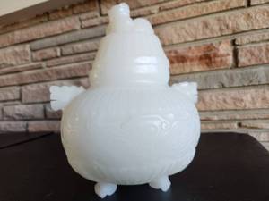 lot 80 image: Chinese Stone Jar