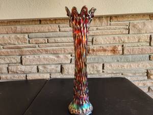 lot 83 image: Vintage Carnival Glass Vase