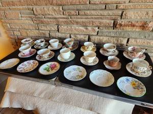 lot 84 image: Mixed Tea Cup Lot