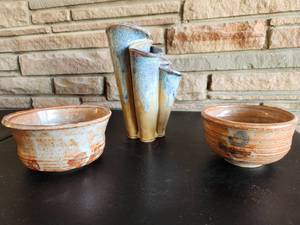 lot 86 image: 3 pcs Mixed Pottery Lot