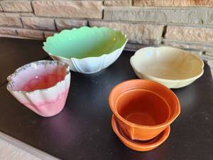 lot 87 image: 4 pcs Vintage Pottery Lot