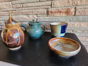 lot 88 image: 4 pcs Pottery Lot