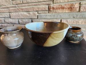 lot 89 image: 3 pcs Mixed Pottery Lot