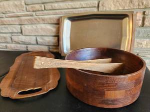 lot 90 image: 4 pcs Vintage Serving Lot
