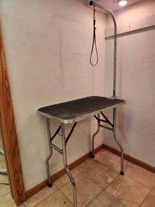 lot 101 image: Folding Dog Grooming Table
