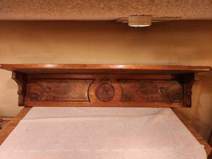 lot 104 image: Antique Shelf