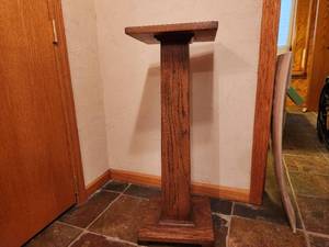lot 105 image: Oak Fern Stand