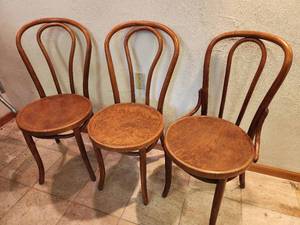 lot 119 image: 3 Vintage Bentwood Chairs