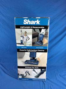 lot 196 image: Shark Navigator Light Upright Vacuum