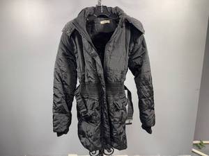 lot 17 image: Stylish Black Quilted Jacket with Hood - Size L