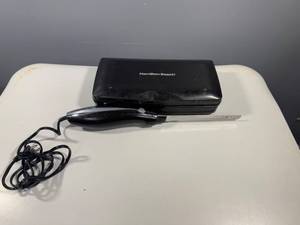 lot 26 image: Hamilton Beach Electric Knife with Storage Case