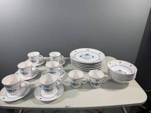 lot 37 image: Set of Noritake Blue Haven China Dinnerware