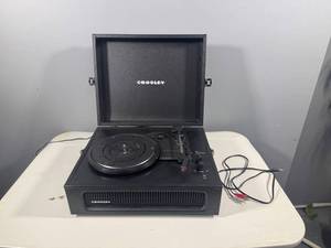 lot 46 image: Crosley Portable Turntable with Built-in Speakers and Audio Cables