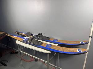 lot 51 image: Pair of Vintage Electra 67 Water Skis with Bindings