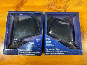 lot 72 image: Carquest Performance Mirror Set - Suitable for 1983-1992 Ford Ranger or 1984-1990 Bronco II