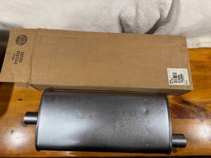 lot 82 image: New Exhaust Muffler FL660 with Box