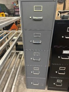 lot 7 image: Gray Allsteel 4 Drawer File Cabinet