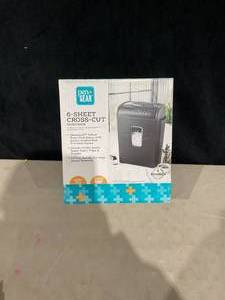 lot 366 image: PenGear 6 Sheet Cross-Cut Shredder