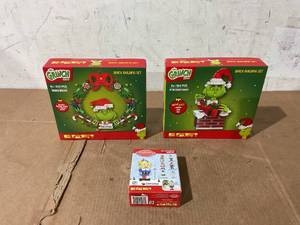 lot 230 image: LOT OF 3 BrickCraft The Grinch  Wreatch Brick Building Set