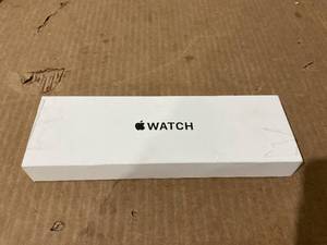 lot 11 image: Apple Watch SE (2nd Gen) GPS 40mm Smartwatch with Midnight Aluminium Case MXE73LLA