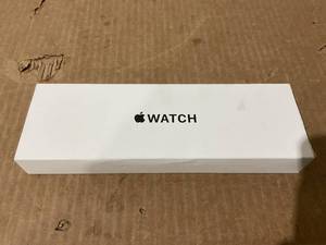 lot 12 image: Apple Watch SE (2nd Gen) GPS 40mm Smartwatch with Midnight Aluminum Case MXFR3LLA