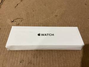 lot 13 image: Apple Watch SE (2nd Gen) GPS 40mm Smartwatch with Starlight Aluminium Case MXEF3LLA