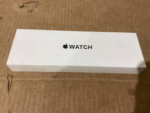 lot 18 image: Apple Watch SE (2nd Gen) GPS 40mm Smartwatch with Starlight Aluminium Case MXEF3LLA