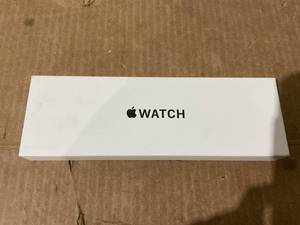 lot 19 image: Apple Watch SE (2nd Gen) GPS 40mm Smartwatch with Starlight Aluminium Case MXEF3LLA
