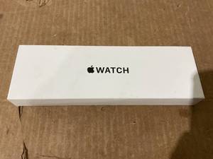 lot 27 image: Apple Watch SE (2nd Gen) GPS 40mm Smartwatch with Starlight Aluminium Case MXEF3LLA