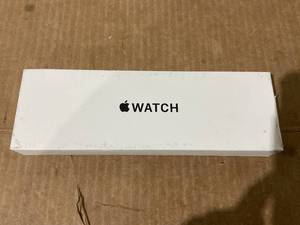 lot 28 image: Apple Watch SE (2nd Gen) GPS 40mm Smartwatch with Starlight Aluminium Case MXEF3LLA